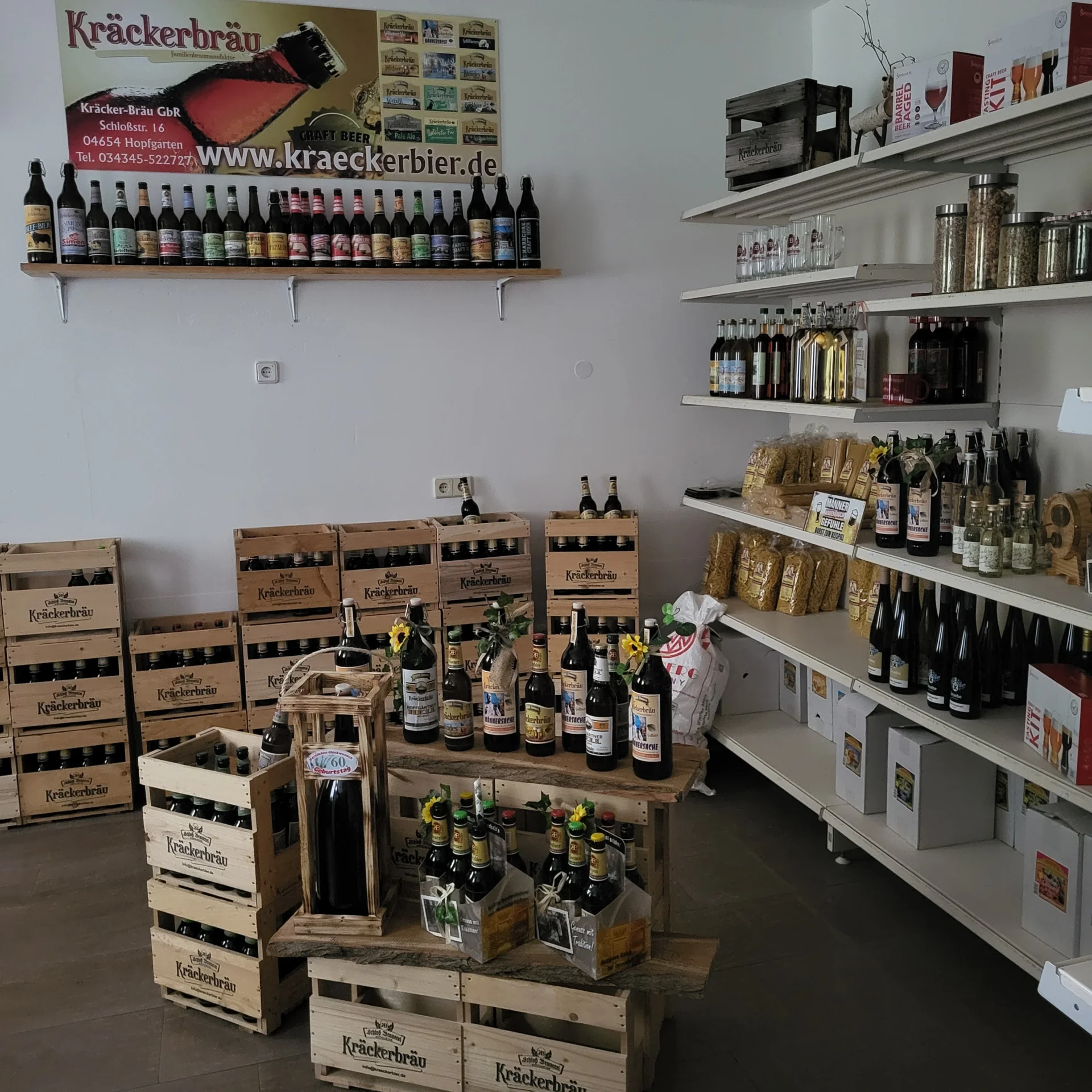 Regale im Brauereiladen